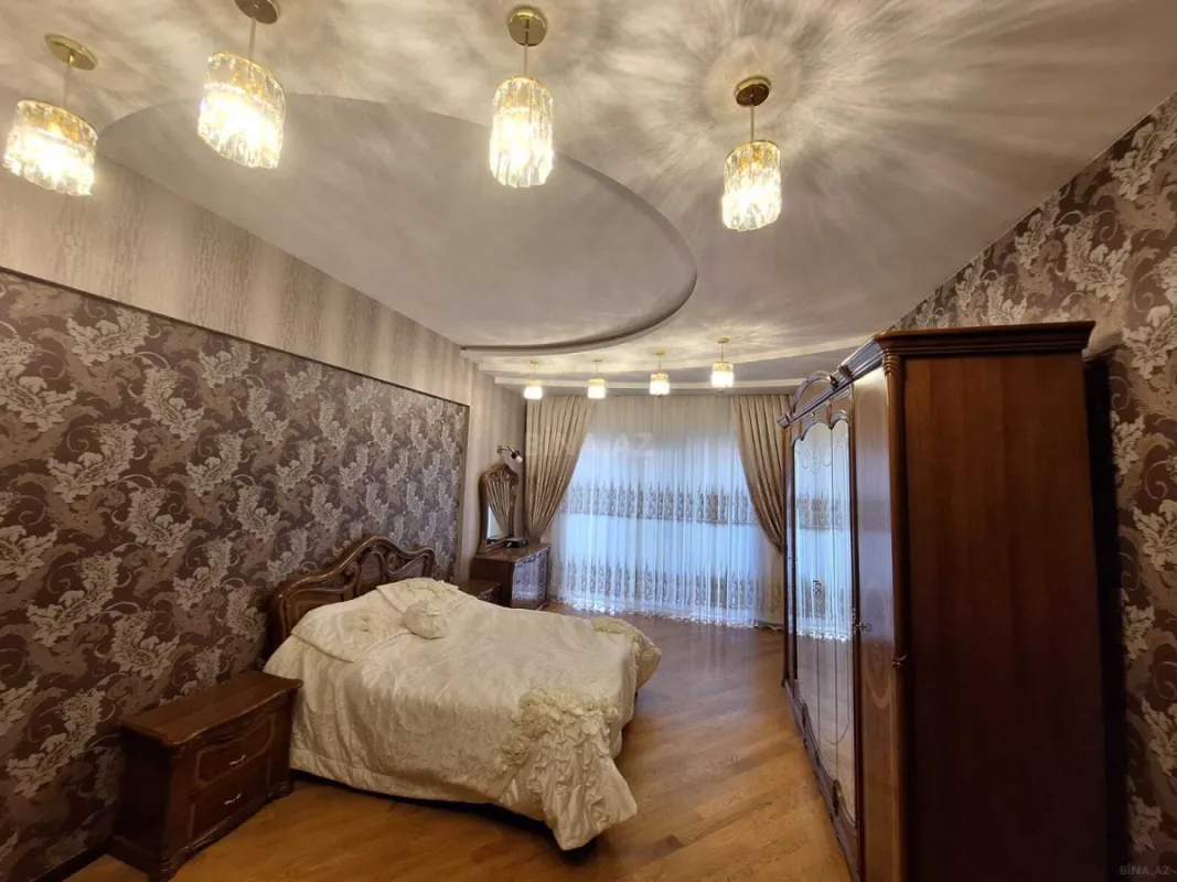 Satılır 4 otaqlı mənzil 250 m²