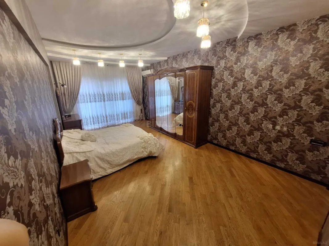 Satılır 4 otaqlı mənzil 250 m²