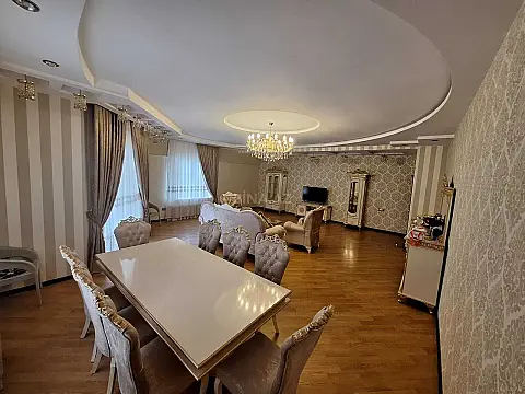 Satılır 4 otaqlı mənzil 250 m²