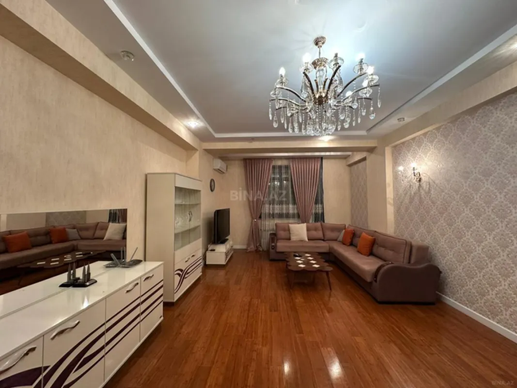 Satılır 4 otaqlı mənzil 185 m²