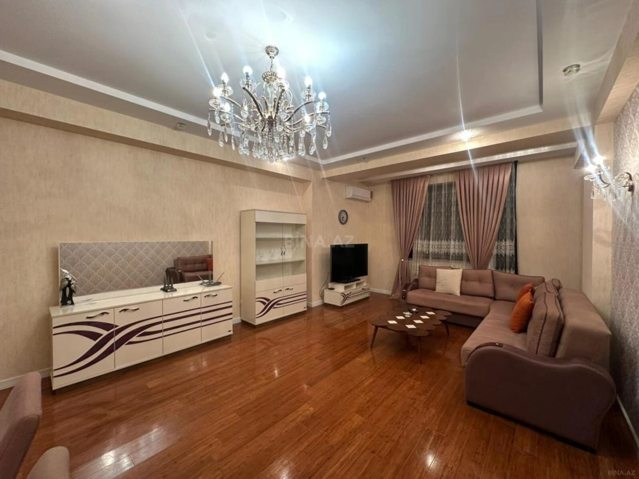 Satılır 4 otaqlı mənzil 185 m²