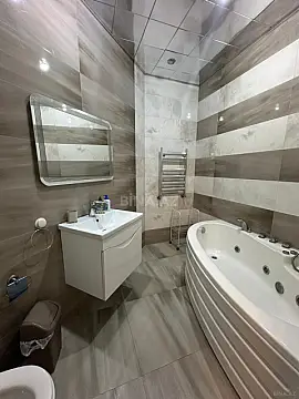 Satılır 4 otaqlı mənzil 185 m²