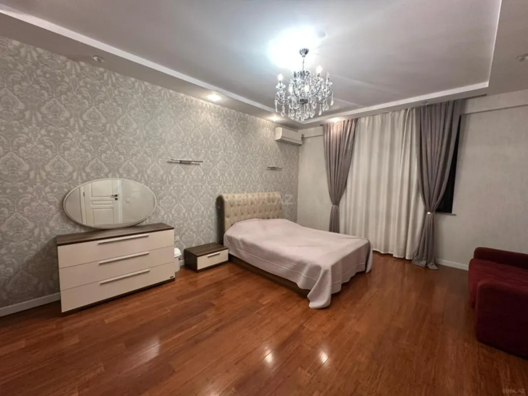 Satılır 4 otaqlı mənzil 185 m²