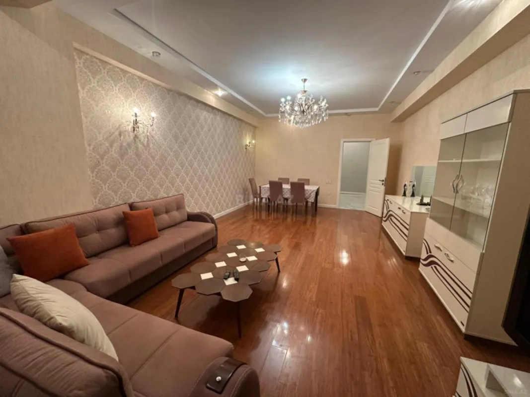 Satılır 4 otaqlı mənzil 185 m²