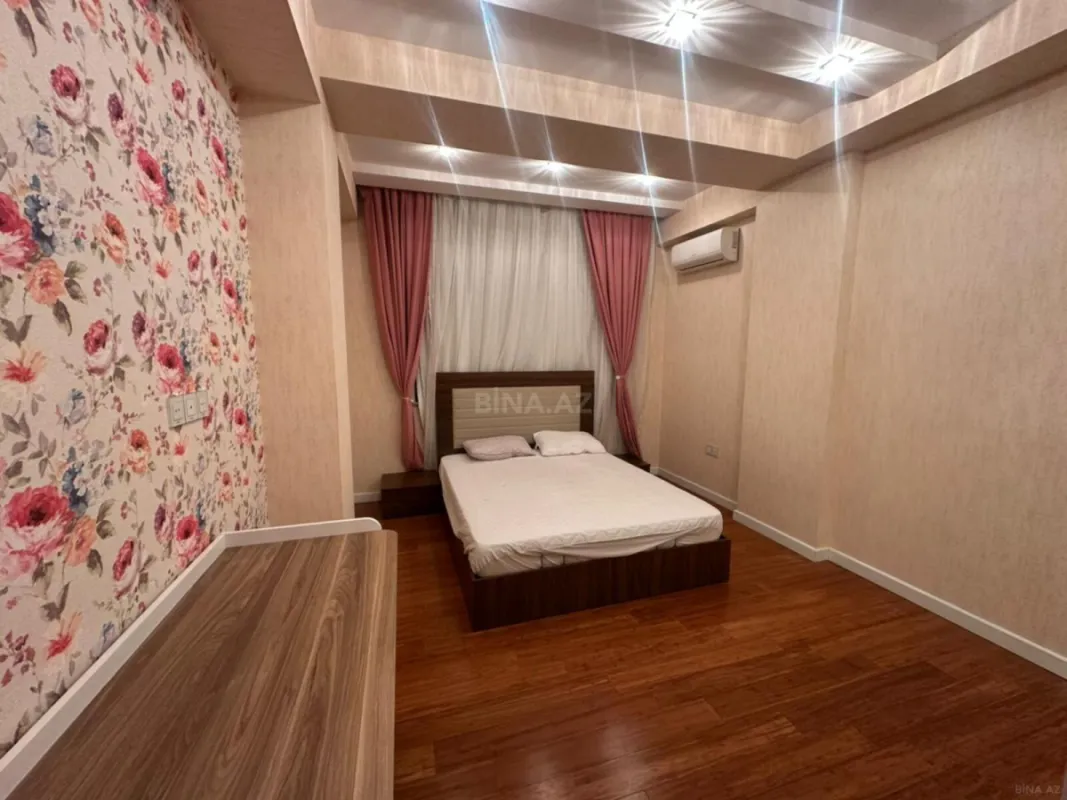 Satılır 4 otaqlı mənzil 185 m²