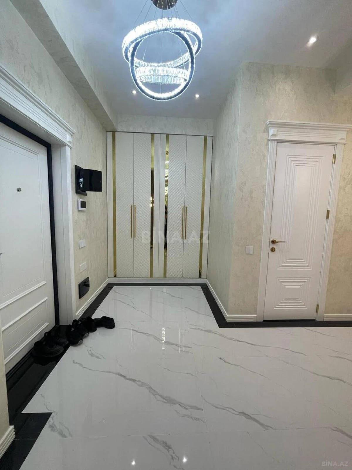 Satılır 3 otaqlı mənzil 105 m²