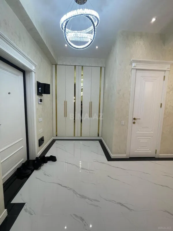 Satılır 3 otaqlı mənzil 105 m²