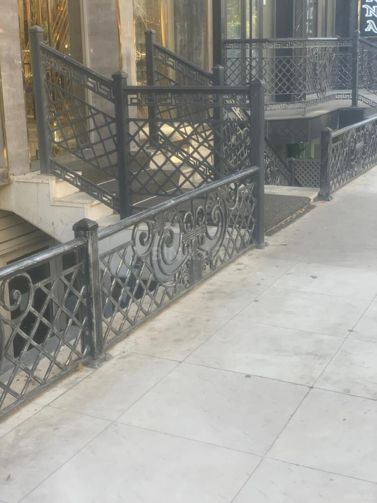 Satılır obyekt 587 m²