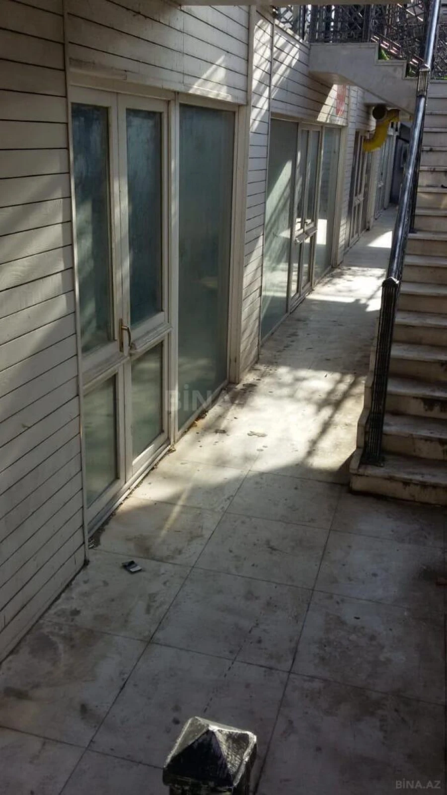 Satılır obyekt 587 m²