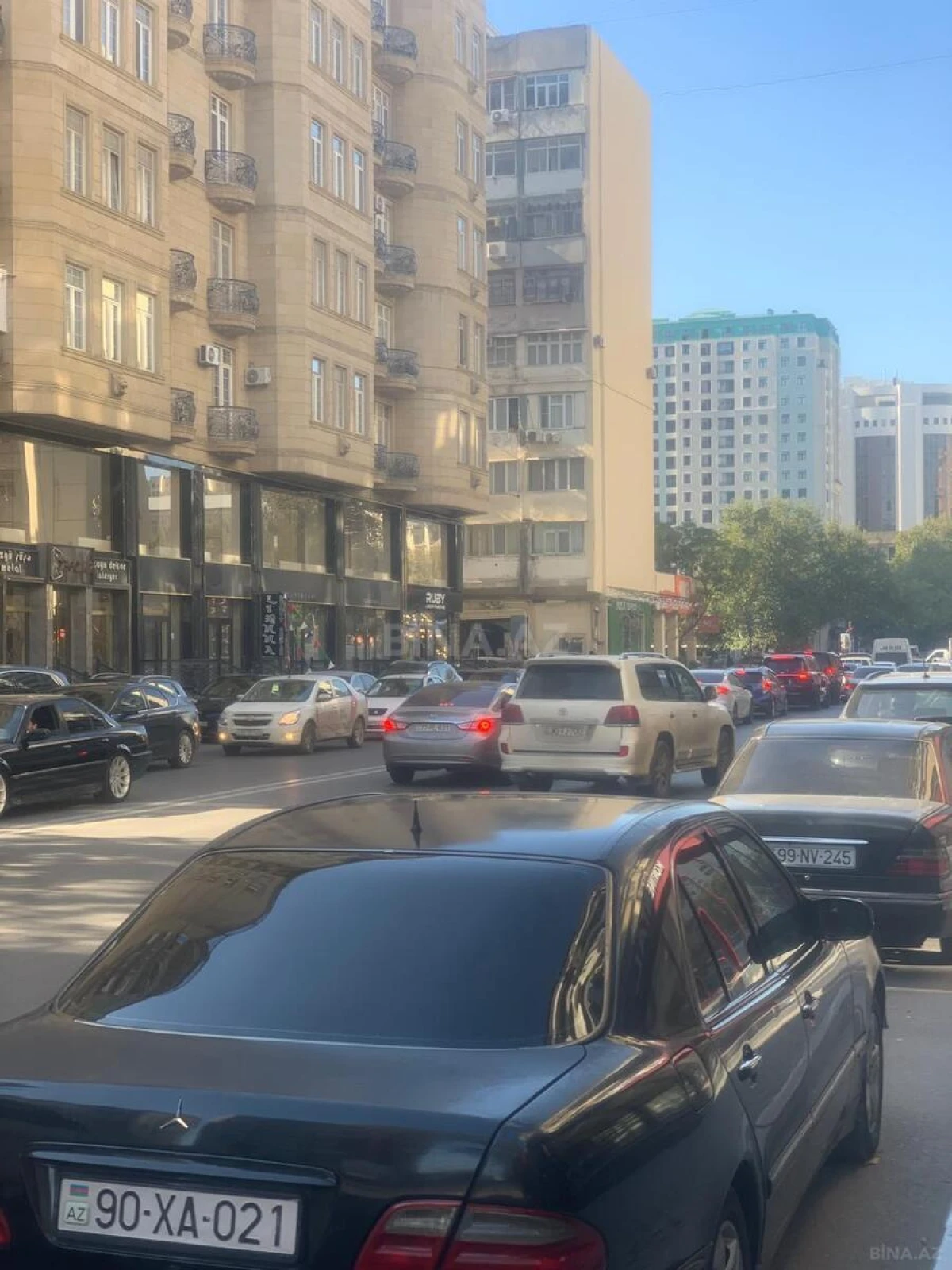 Satılır obyekt 587 m²