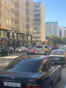 Satılır obyekt 587 m²