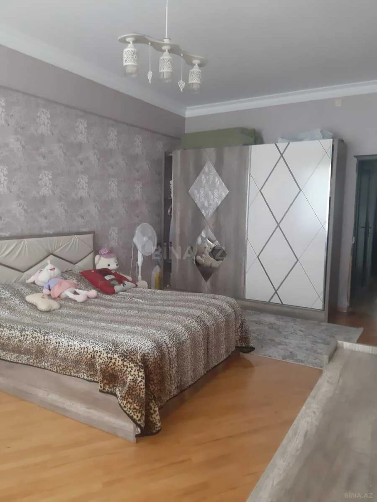 Satılır 2 otaqlı mənzil 90 m²