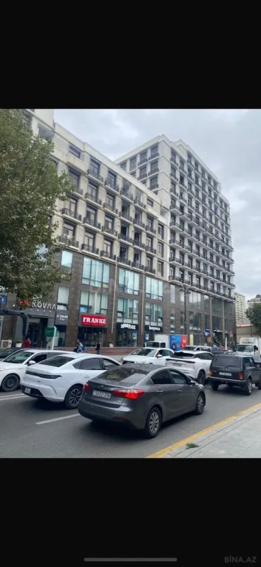 Satılır 3 otaqlı mənzil 130 m²