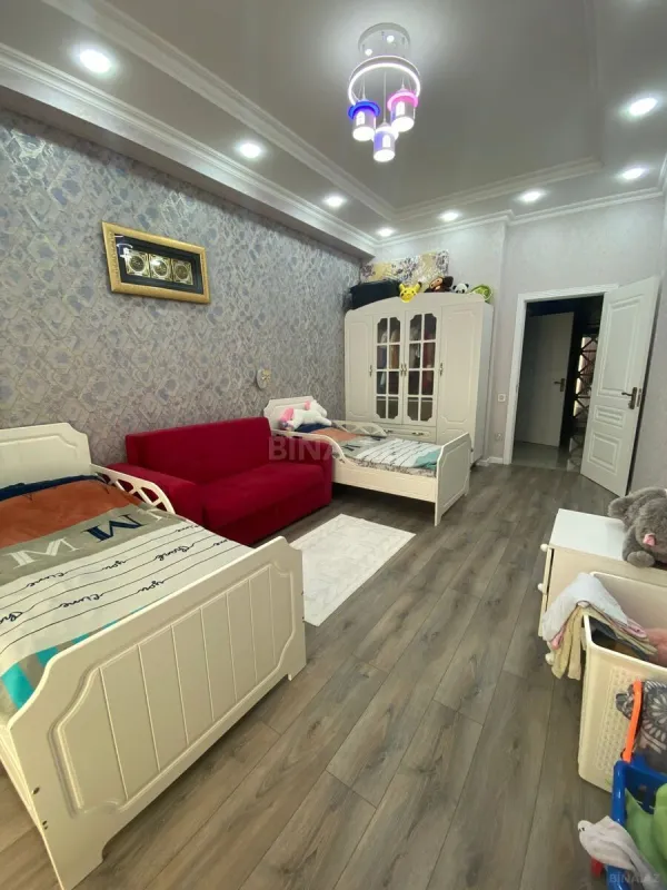 Satılır 3 otaqlı mənzil 130 m²