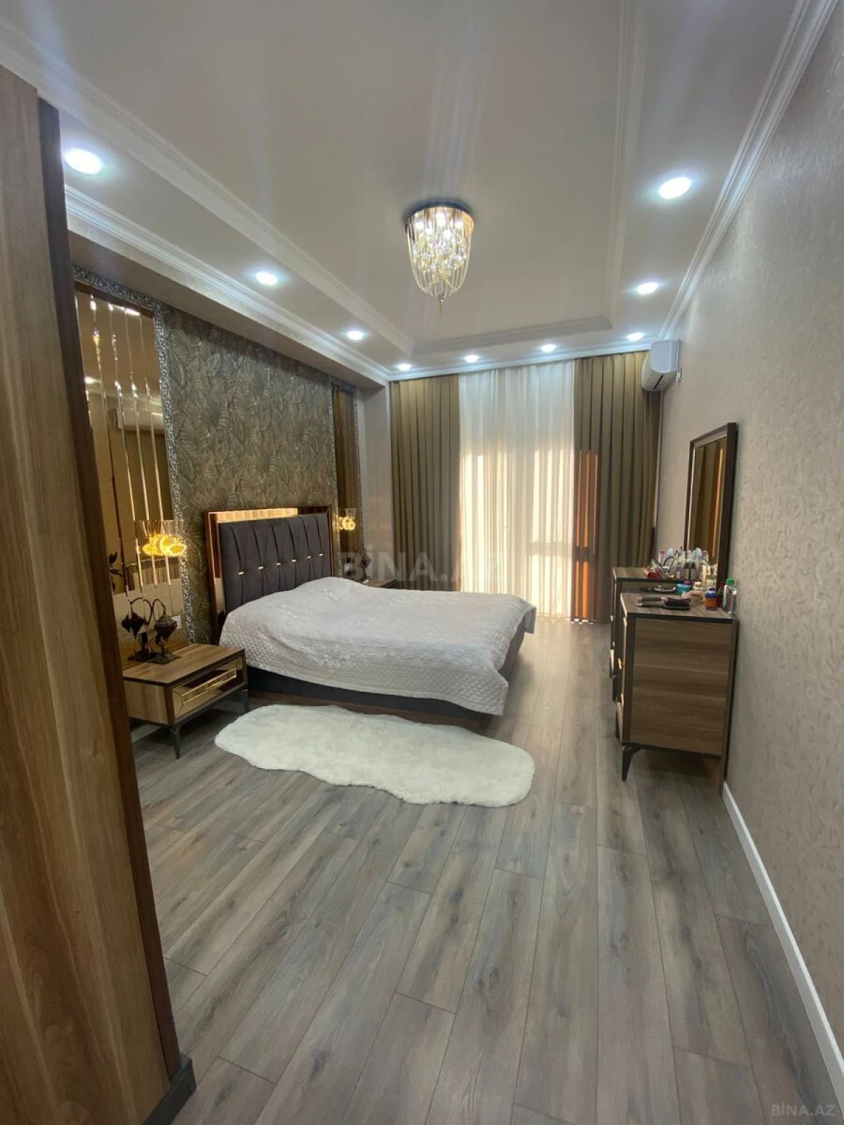 Satılır 3 otaqlı mənzil 130 m²