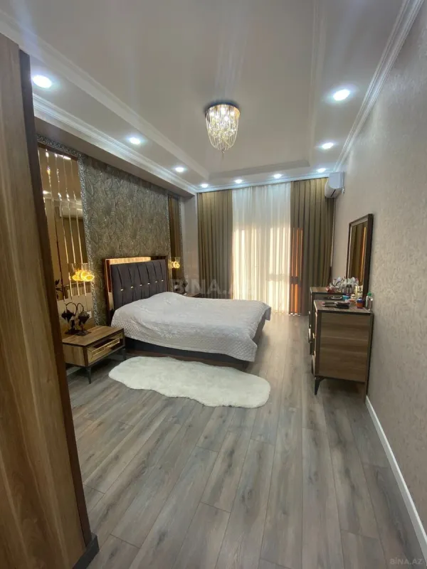 Satılır 3 otaqlı mənzil 130 m²