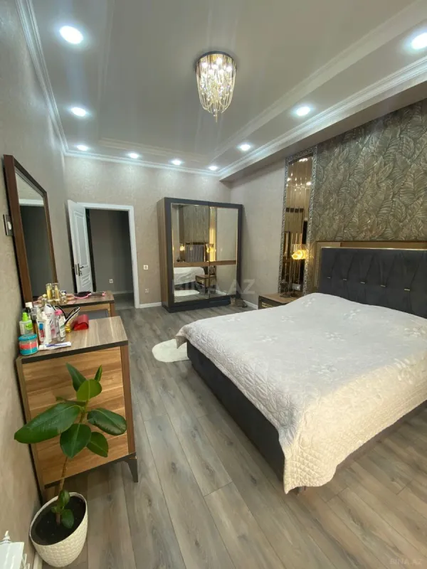 Satılır 3 otaqlı mənzil 130 m²