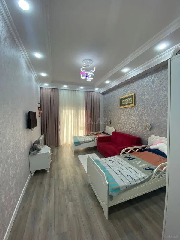 Satılır 3 otaqlı mənzil 130 m²