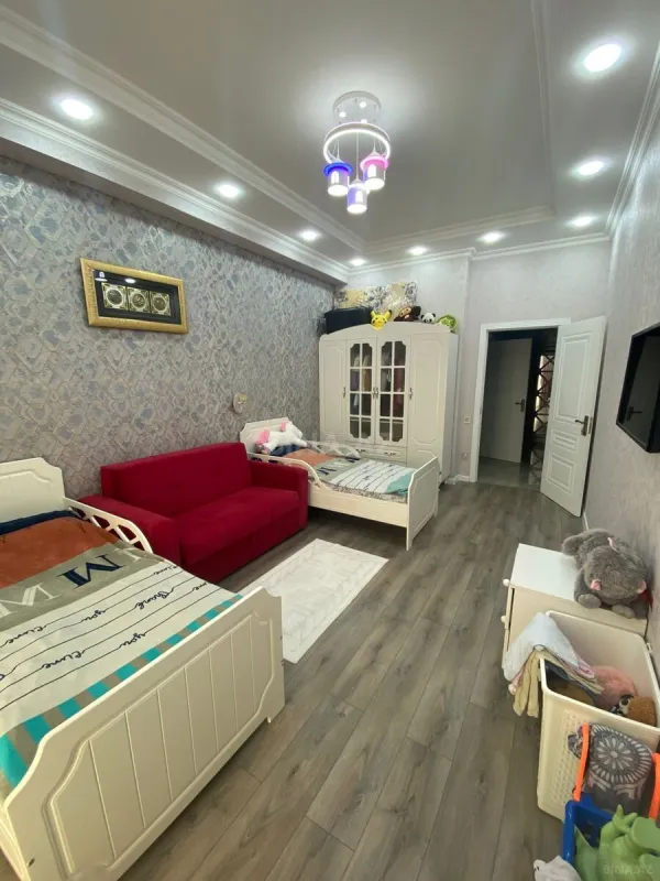 Satılır 3 otaqlı mənzil 130 m²