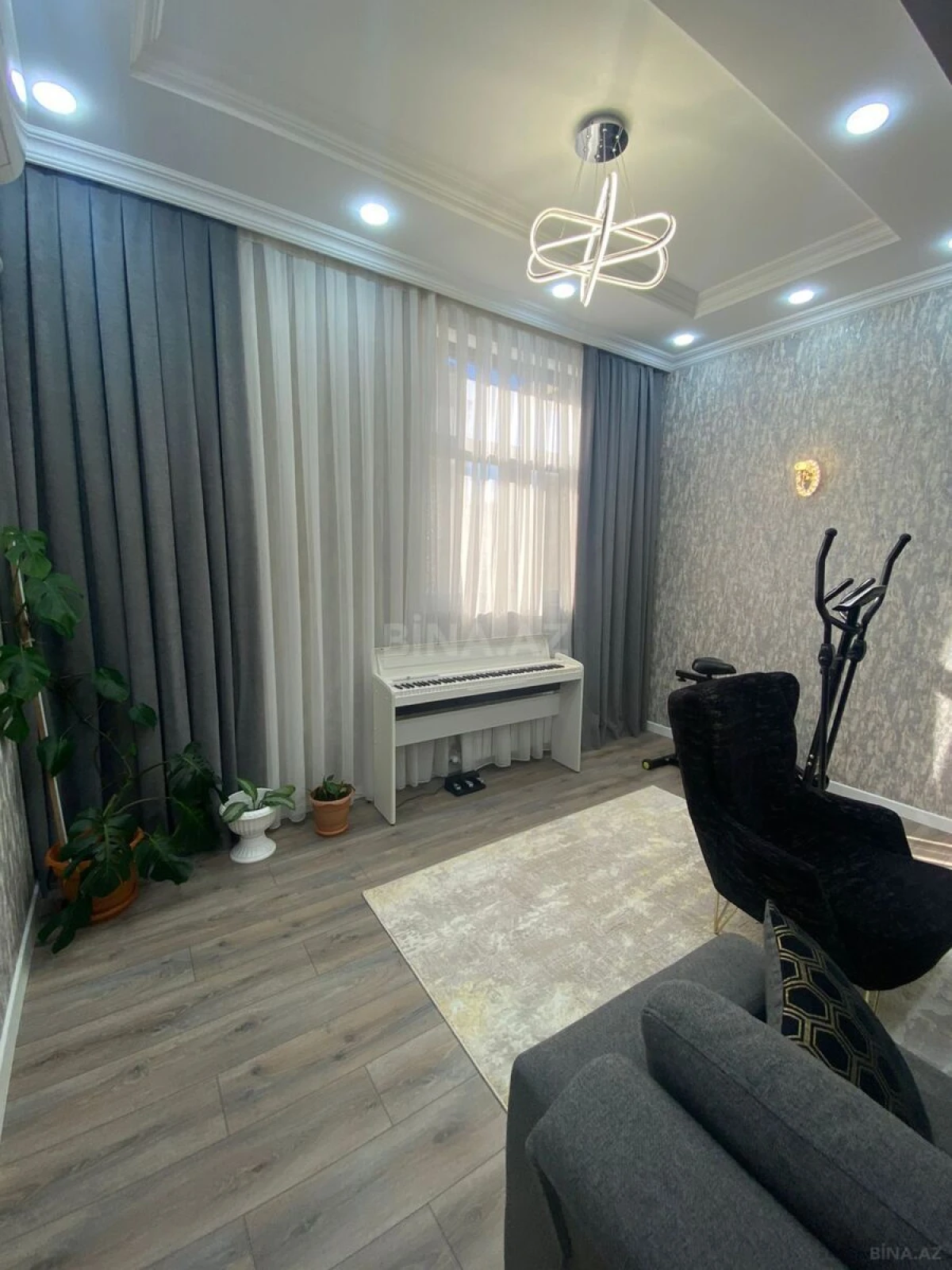 Satılır 3 otaqlı mənzil 130 m²