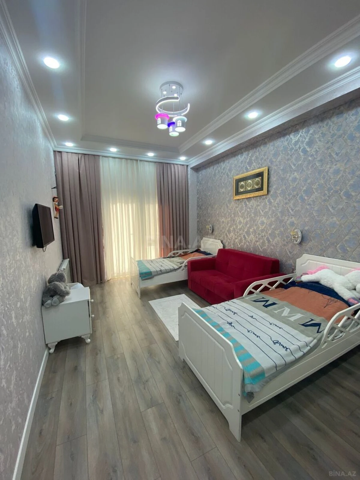 Satılır 3 otaqlı mənzil 130 m²