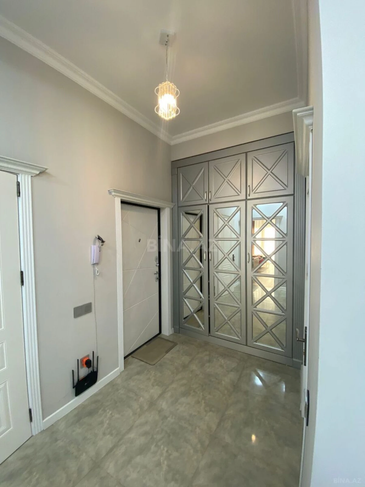 Satılır 3 otaqlı mənzil 130 m²