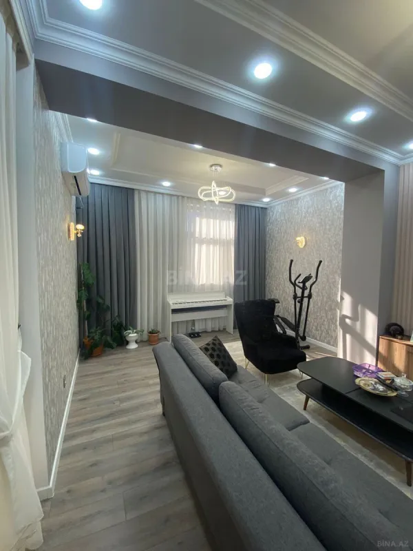 Satılır 3 otaqlı mənzil 130 m²