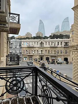 Satılır 4 otaqlı mənzil 130 m² — Bakı 4 otaq 130.00 m²