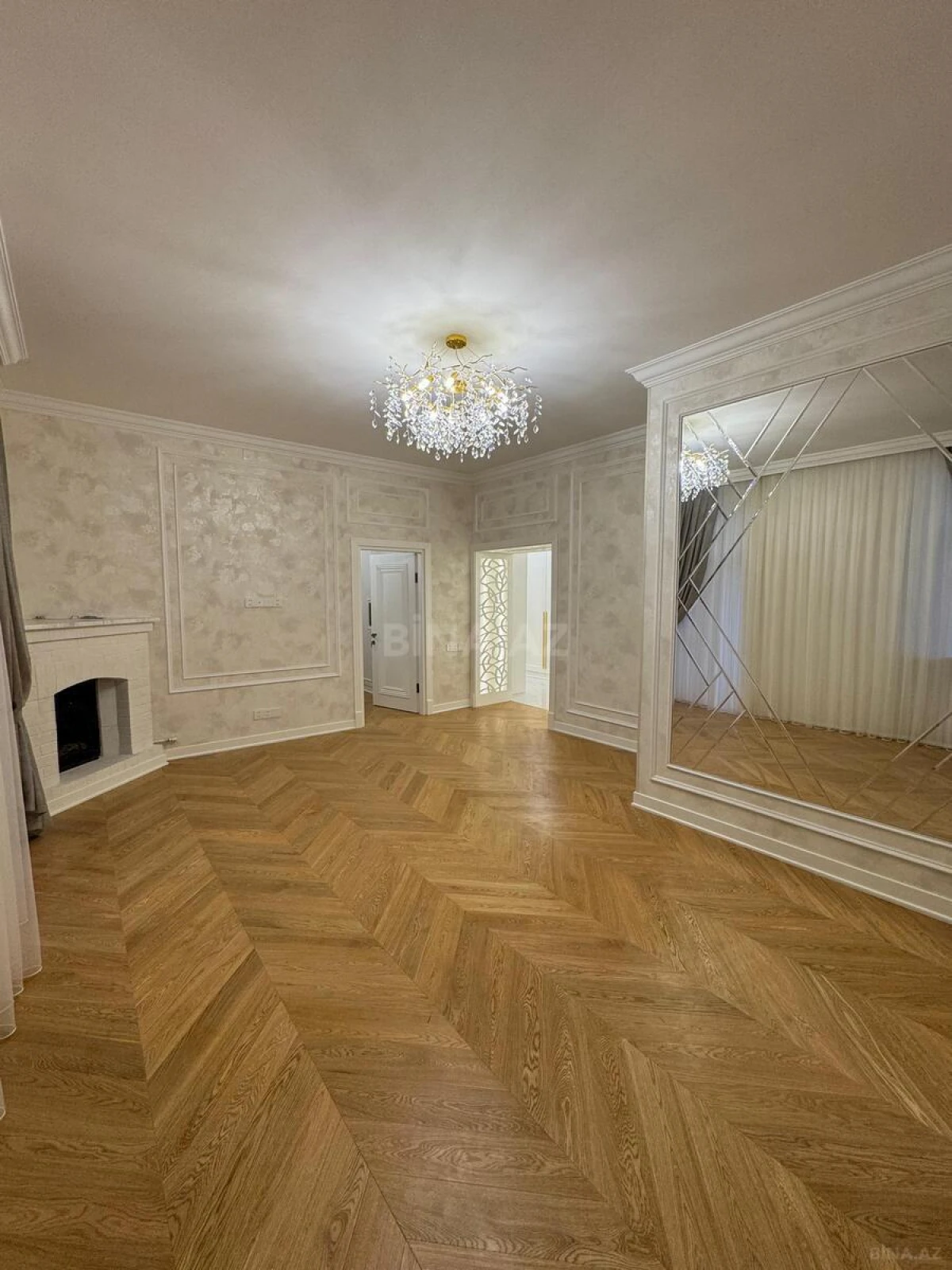 Satılır 4 otaqlı mənzil 130 m²