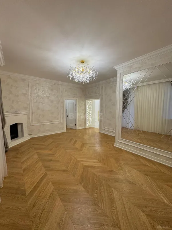 Satılır 4 otaqlı mənzil 130 m²