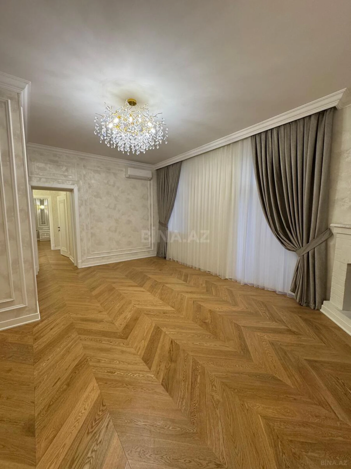 Satılır 4 otaqlı mənzil 130 m²