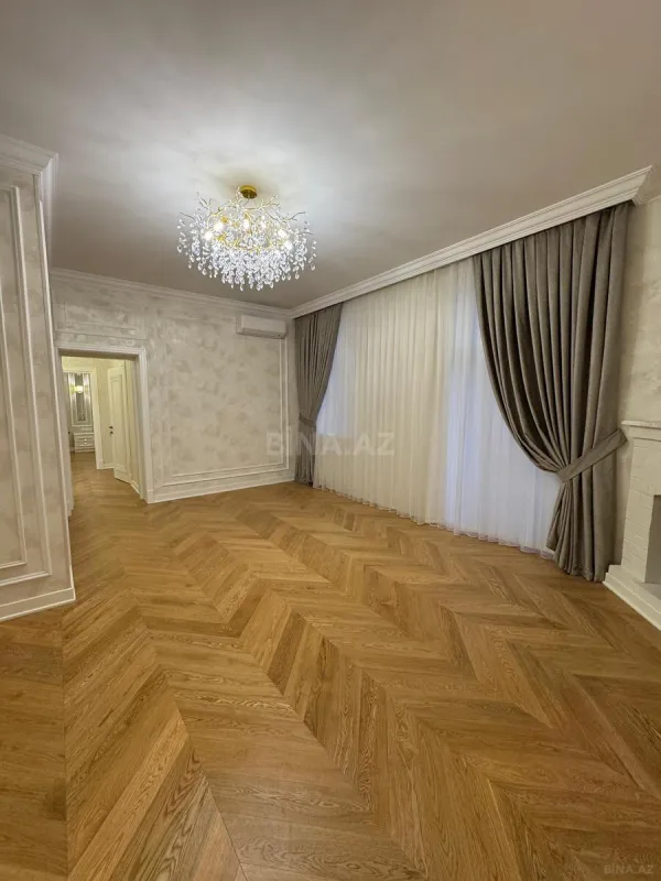 Satılır 4 otaqlı mənzil 130 m²