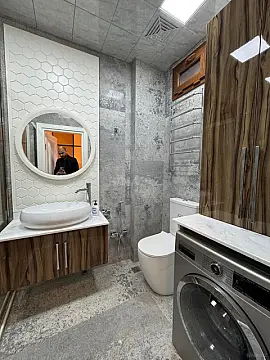 Satılır 4 otaqlı mənzil 130 m²