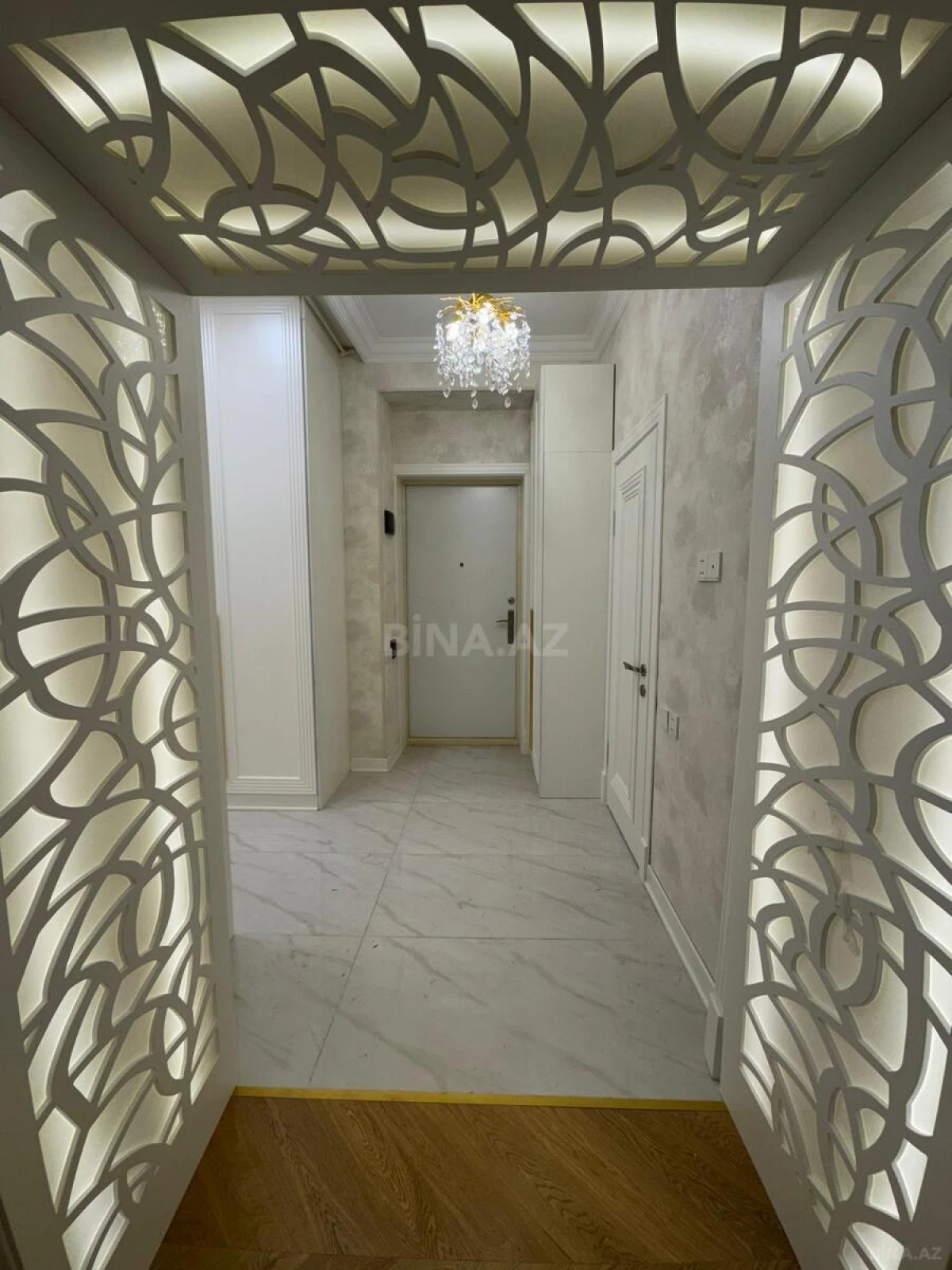 Satılır 4 otaqlı mənzil 130 m²