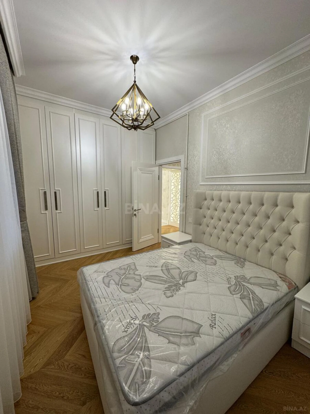 Satılır 4 otaqlı mənzil 130 m²