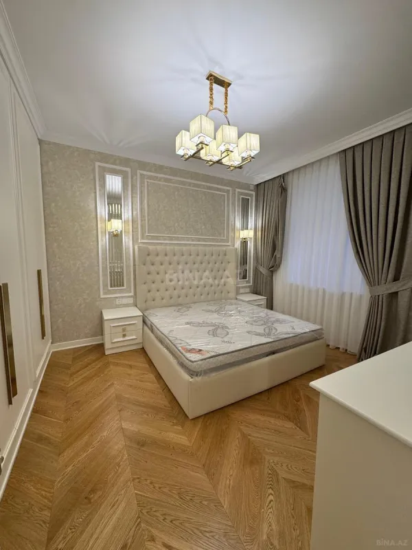 Satılır 4 otaqlı mənzil 130 m²