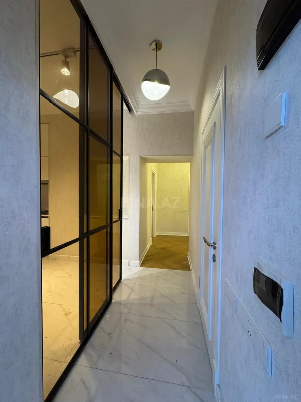 Satılır 4 otaqlı mənzil 130 m²