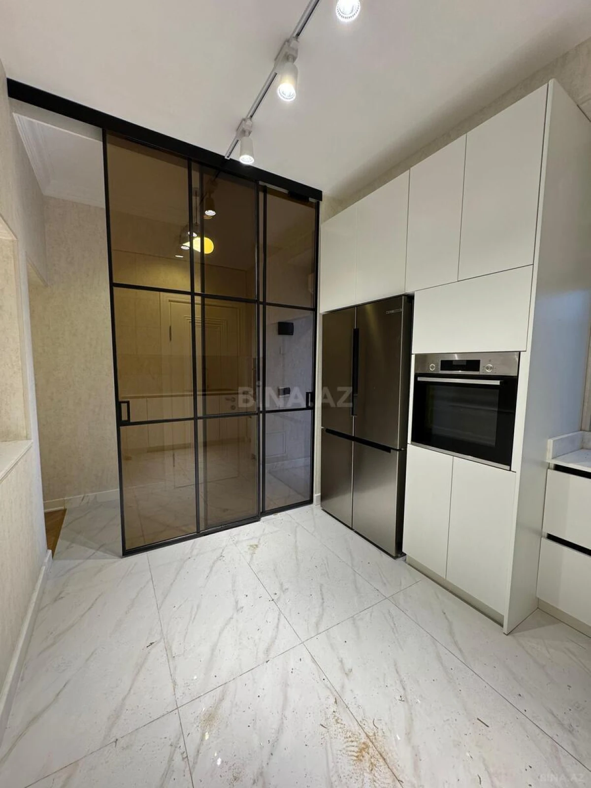 Satılır 4 otaqlı mənzil 130 m²