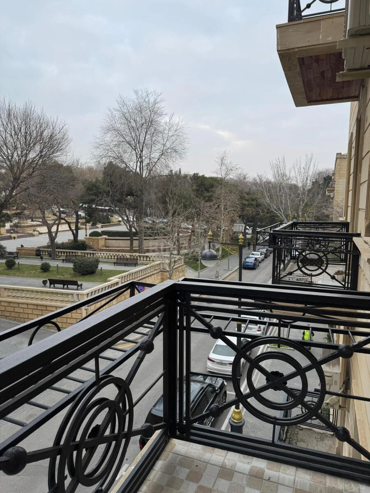 Satılır 4 otaqlı mənzil 130 m²