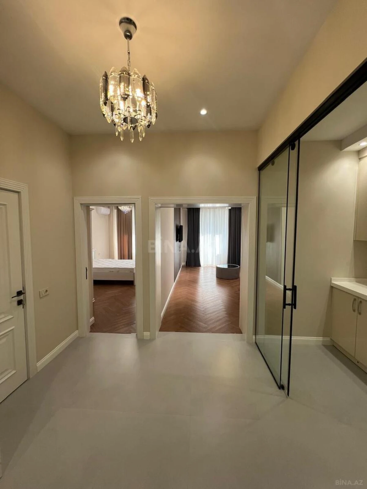 Kirayə verilir 2 otaqlı mənzil 75 m²