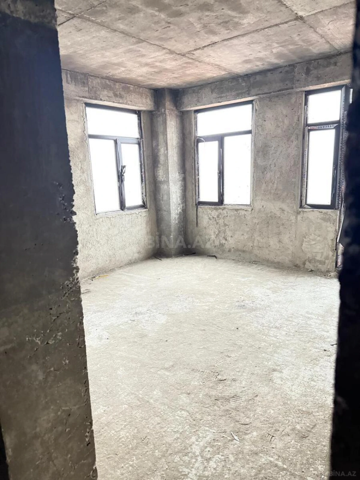 Satılır 2 otaqlı mənzil 91 m²