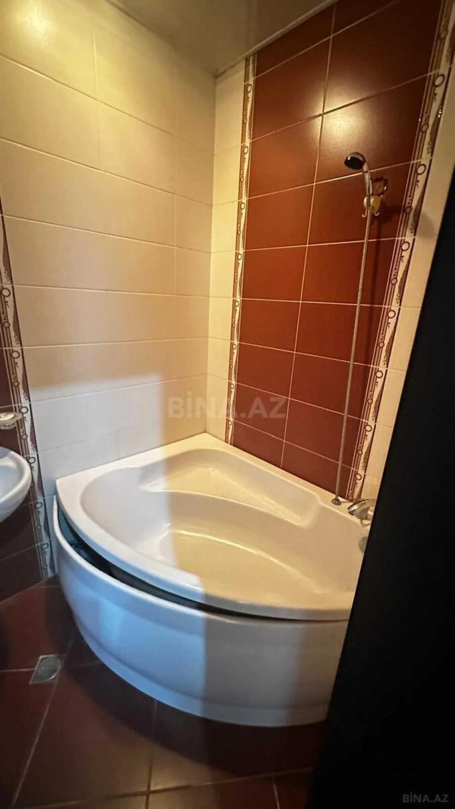 Satılır 3 otaqlı mənzil 125 m²