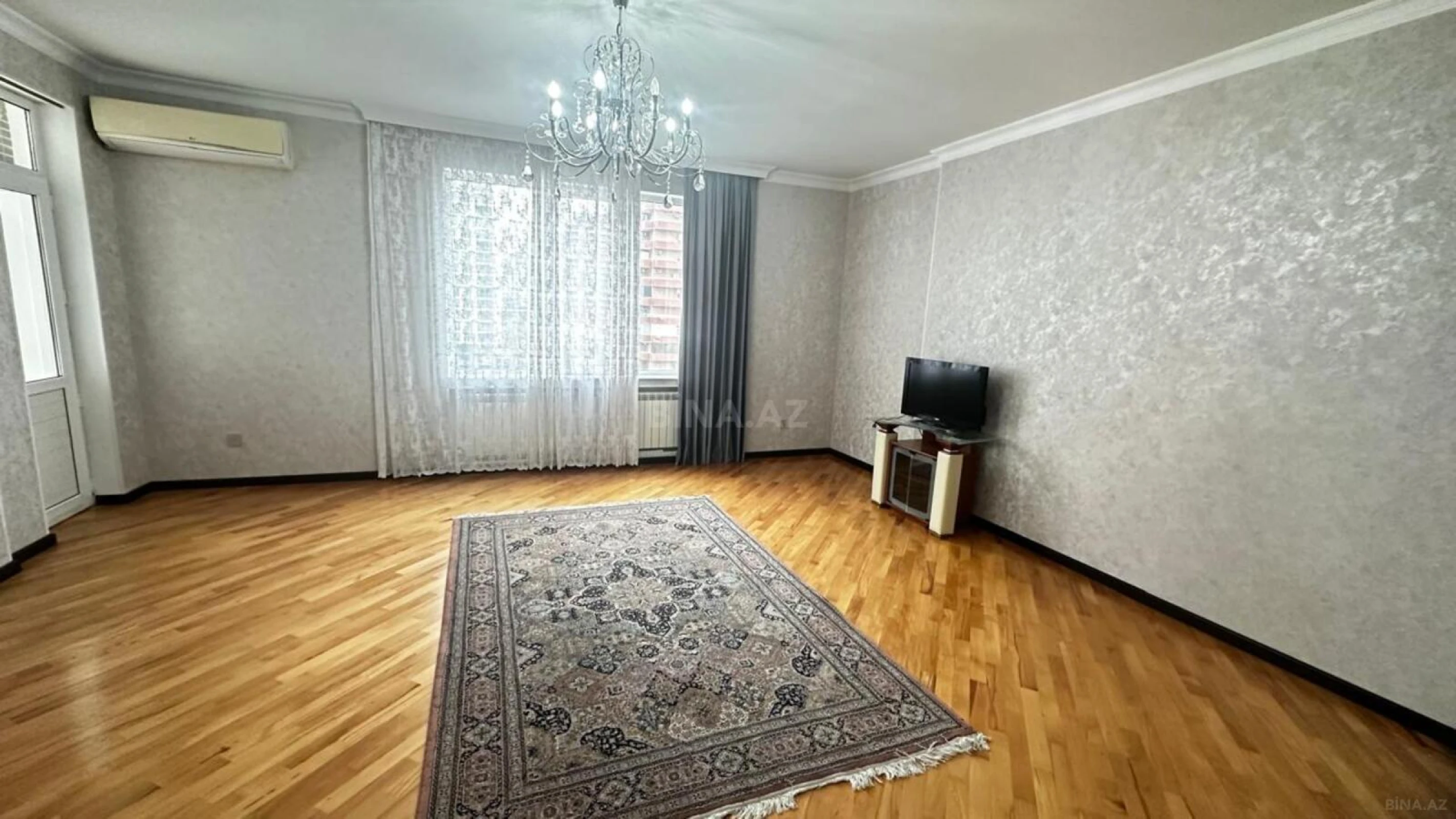 Satılır 3 otaqlı mənzil 125 m²