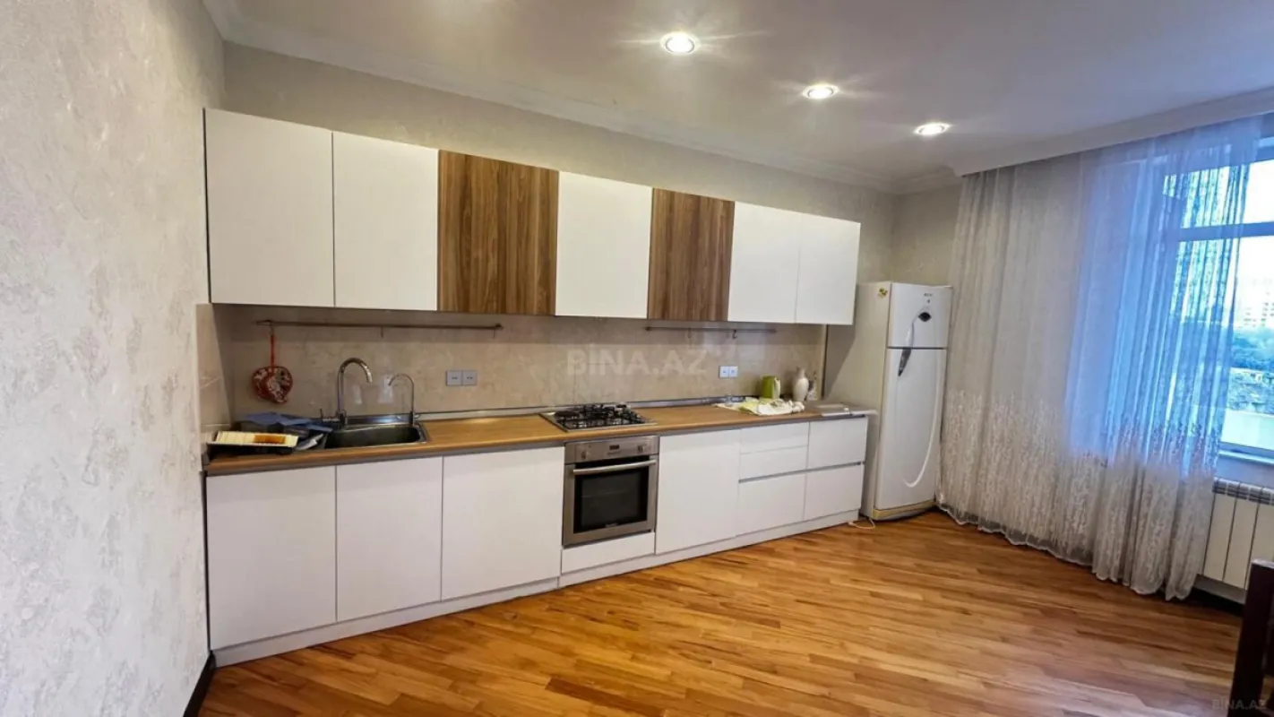 Satılır 3 otaqlı mənzil 125 m²