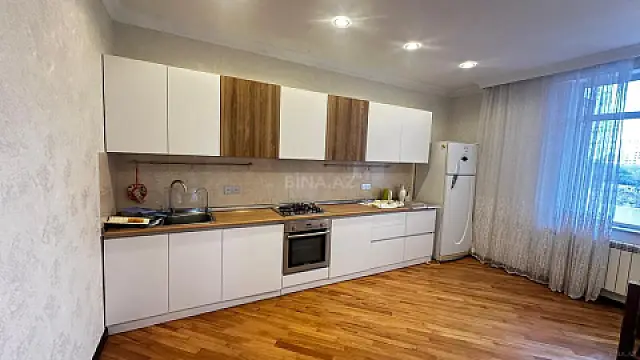 Satılır 3 otaqlı mənzil 125 m²