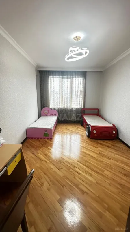 Satılır 3 otaqlı mənzil 125 m²