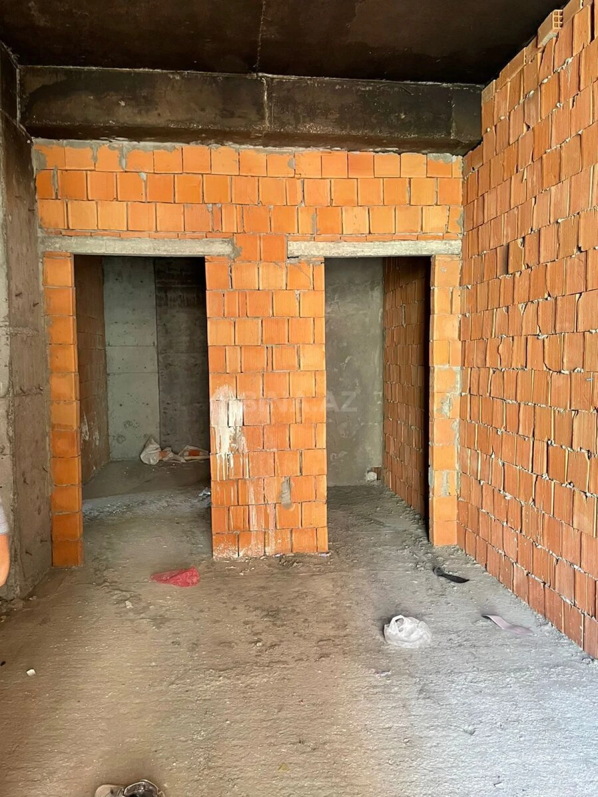 Satılır 4 otaqlı mənzil 178 m²
