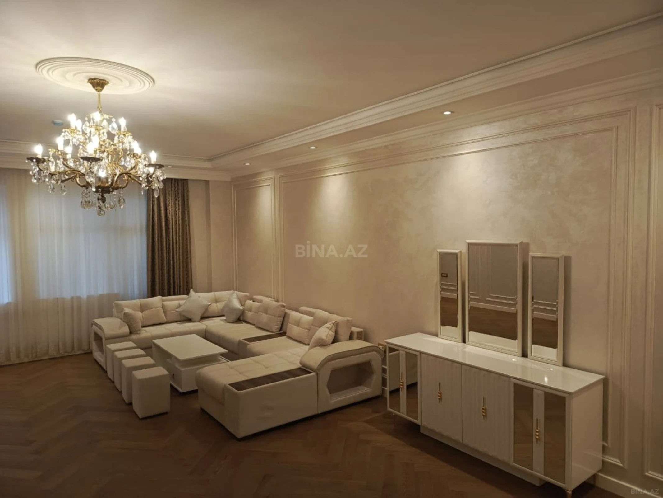 Kirayə verilir 3 otaqlı mənzil 160 m²