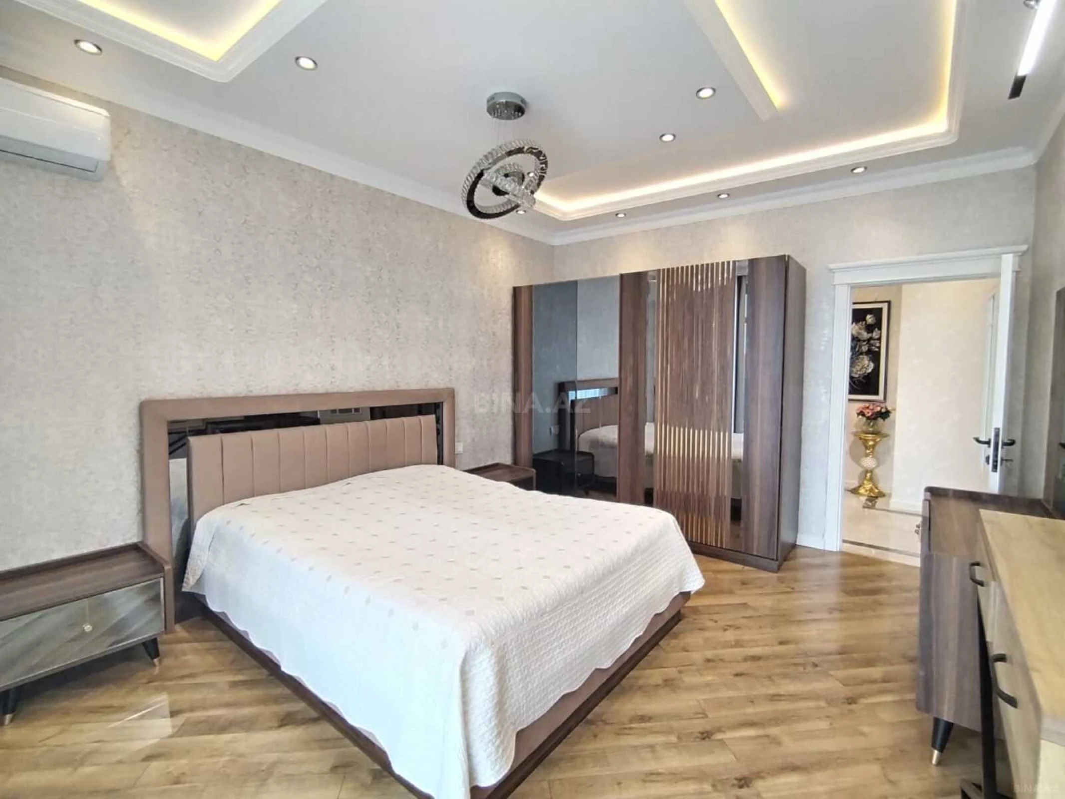 Kirayə verilir 3 otaqlı mənzil 148 m²