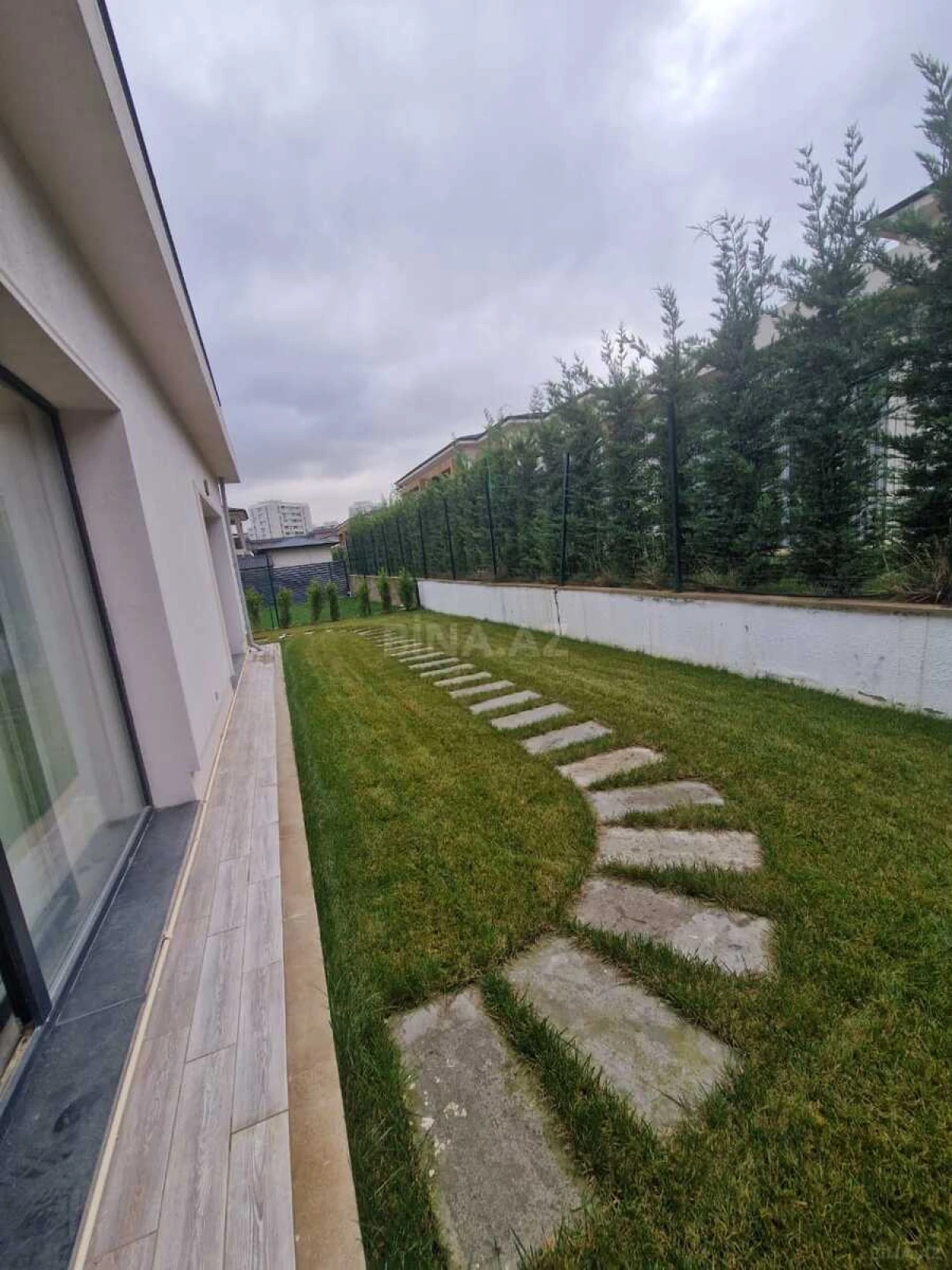 Kirayə verilir 4 otaqlı həyət evi 300 m²